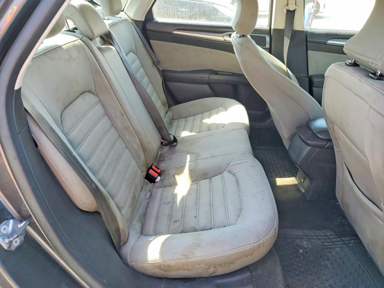 2015 Ford Fusion S - zdjęcie 10