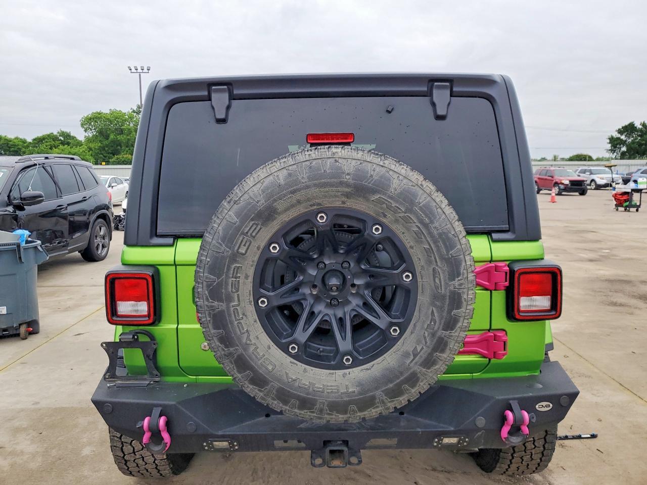 2018 Jeep Wrangler Unlimited Sahara - zdjęcie 6