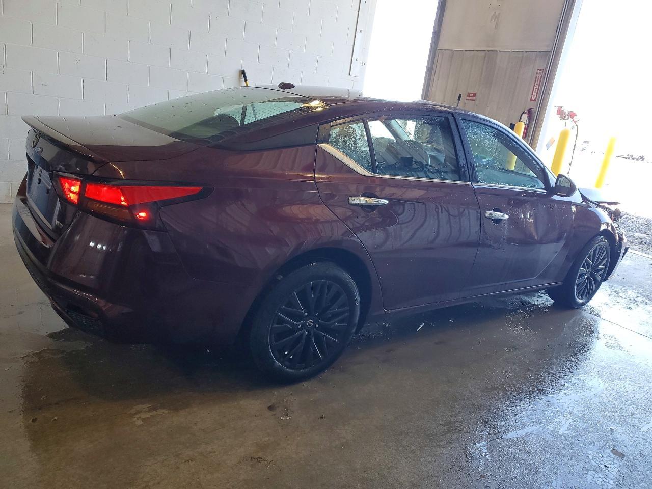 2025 Nissan Altima Sv - zdjęcie 3