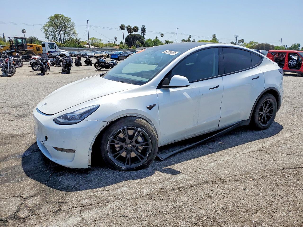 2020 Tesla Model Y - zdjęcie główne