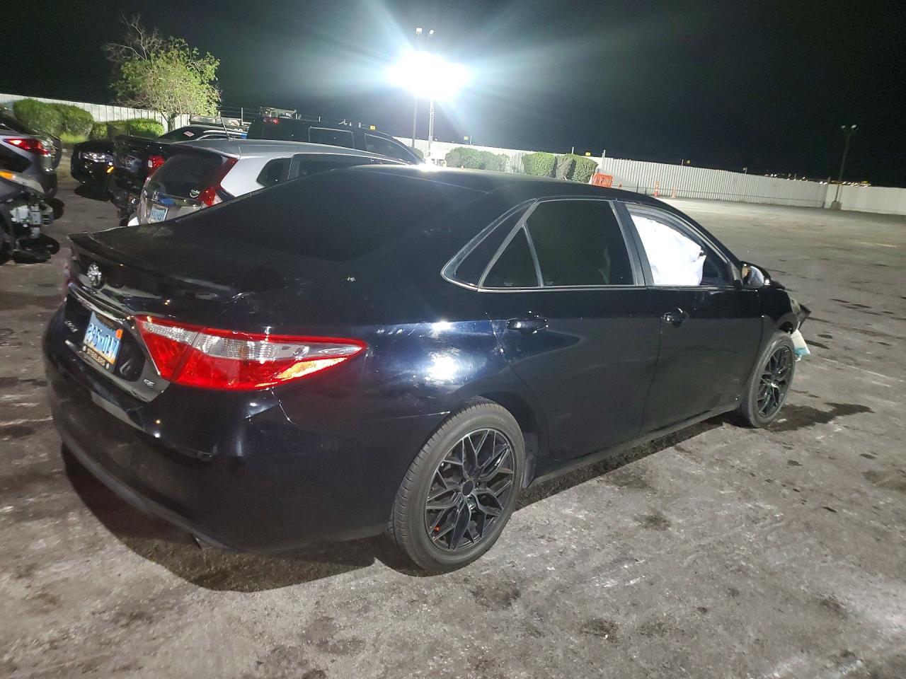 2016 Toyota Camry Se - zdjęcie 3