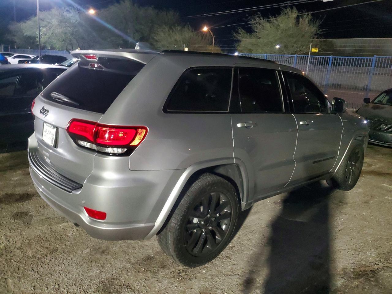 2021 Jeep Grand Cherokee Laredo - zdjęcie 3