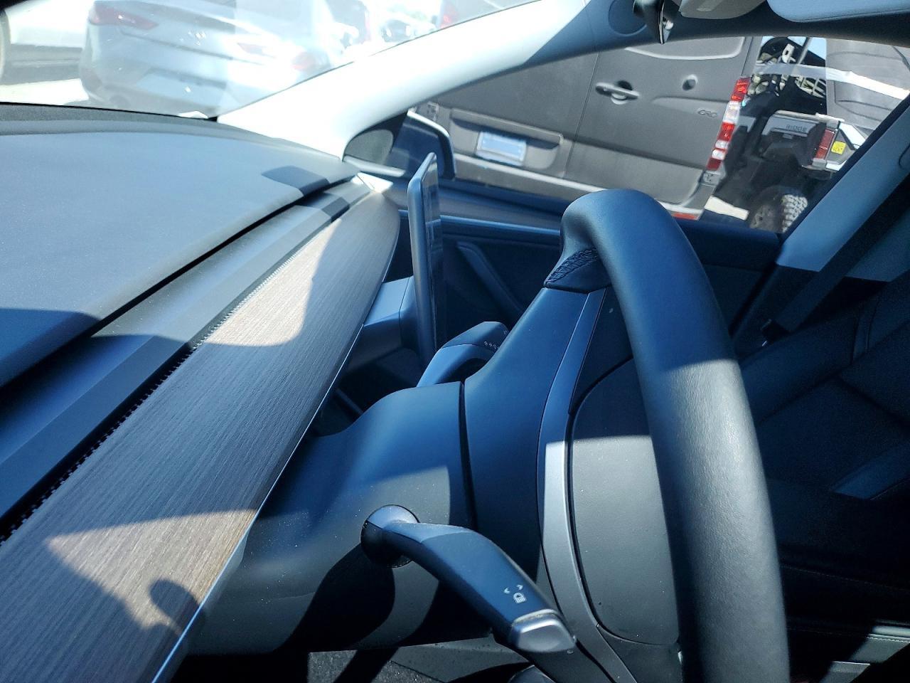 2023 Tesla Model Y - zdjęcie 8