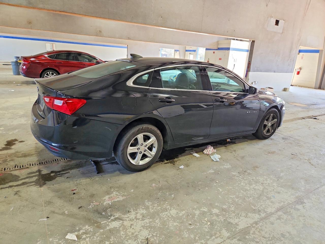 2022 Chevrolet Malibu Ls - zdjęcie 3