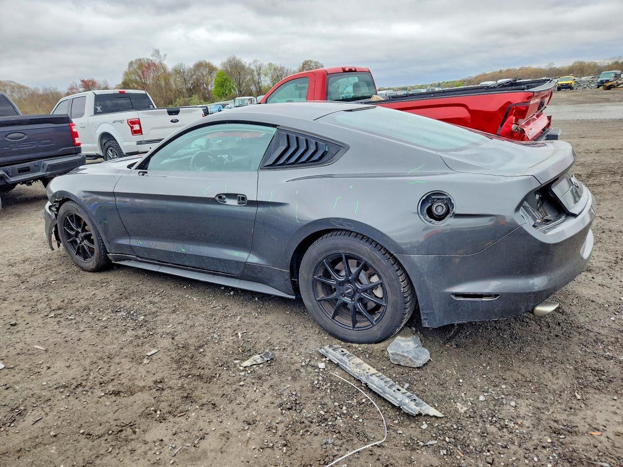 2019 Ford Mustang - zdjęcie 2