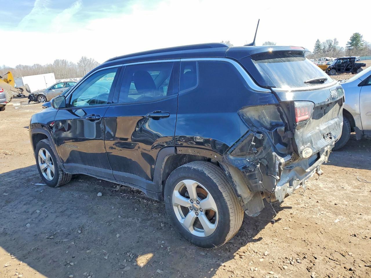 2020 Jeep Compass Latitude - zdjęcie 2