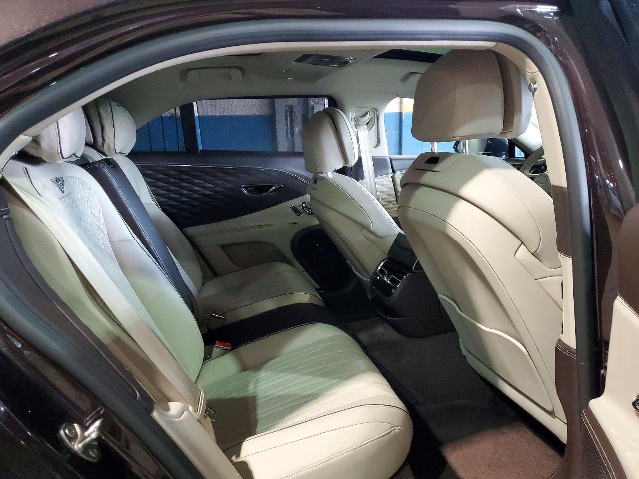 2022 Bentley Flying Spur - zdjęcie 10