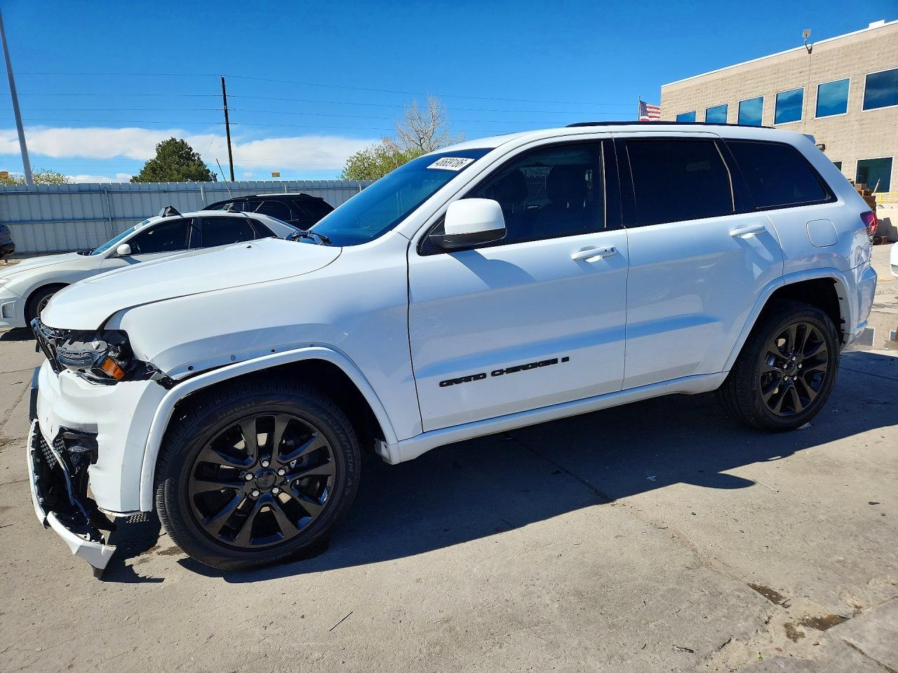 2019 Jeep Grand Cherokee Laredo - zdjęcie główne