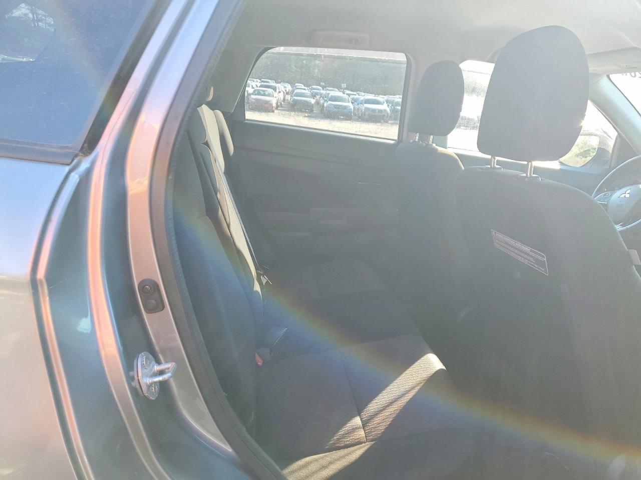 2016 Mitsubishi Outlander Sport Es - zdjęcie 11