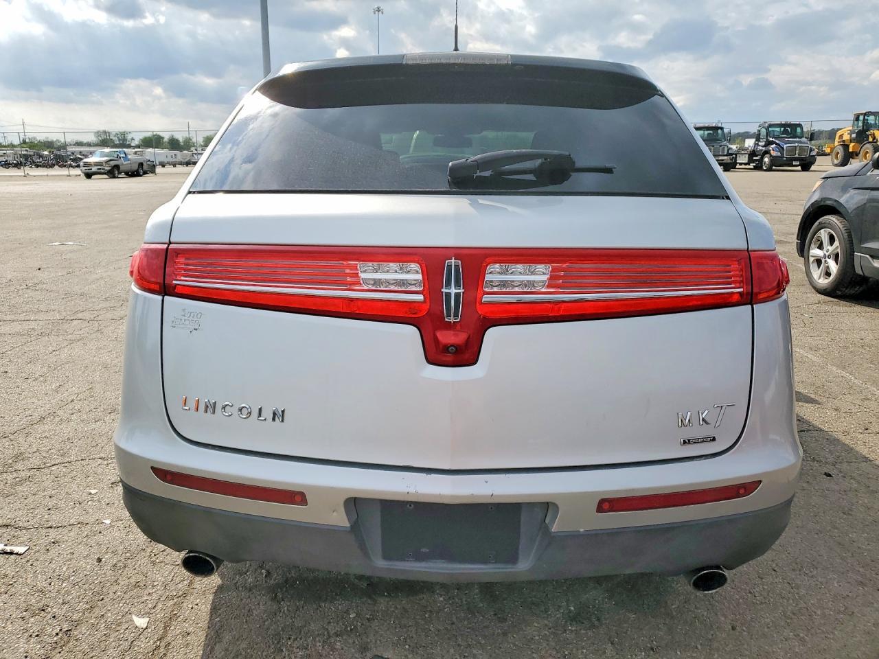 2016 Lincoln Mkt - zdjęcie 6