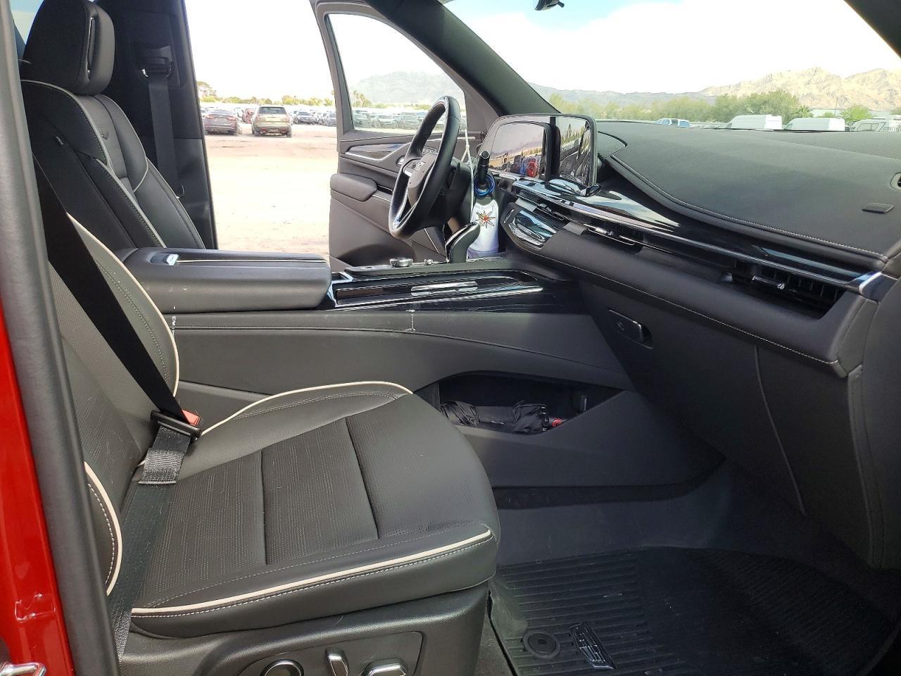 2024 Cadillac Escalade Sport - zdjęcie 13