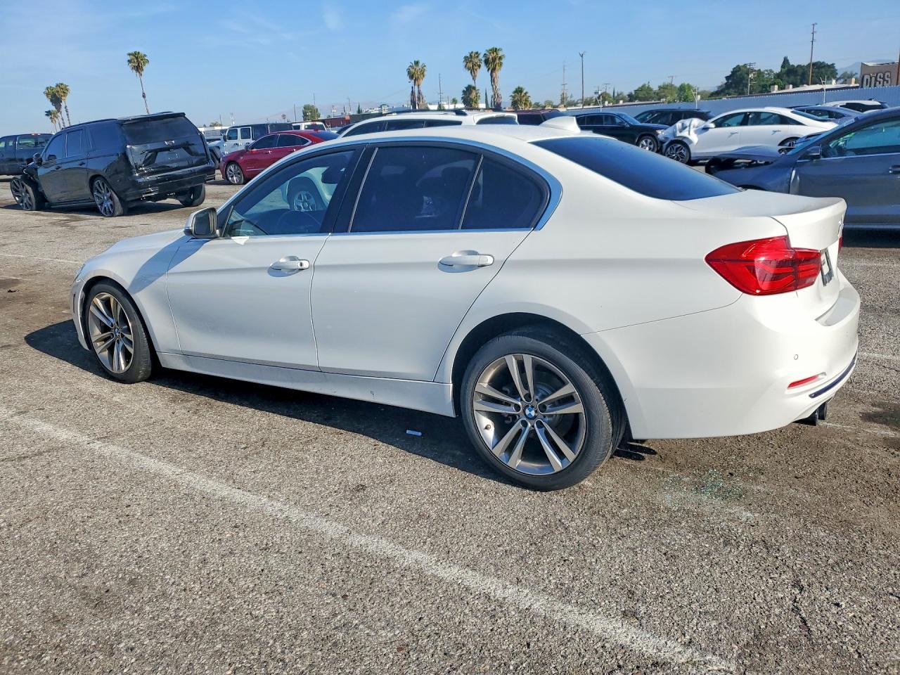 2017 BMW 330 I - zdjęcie 2