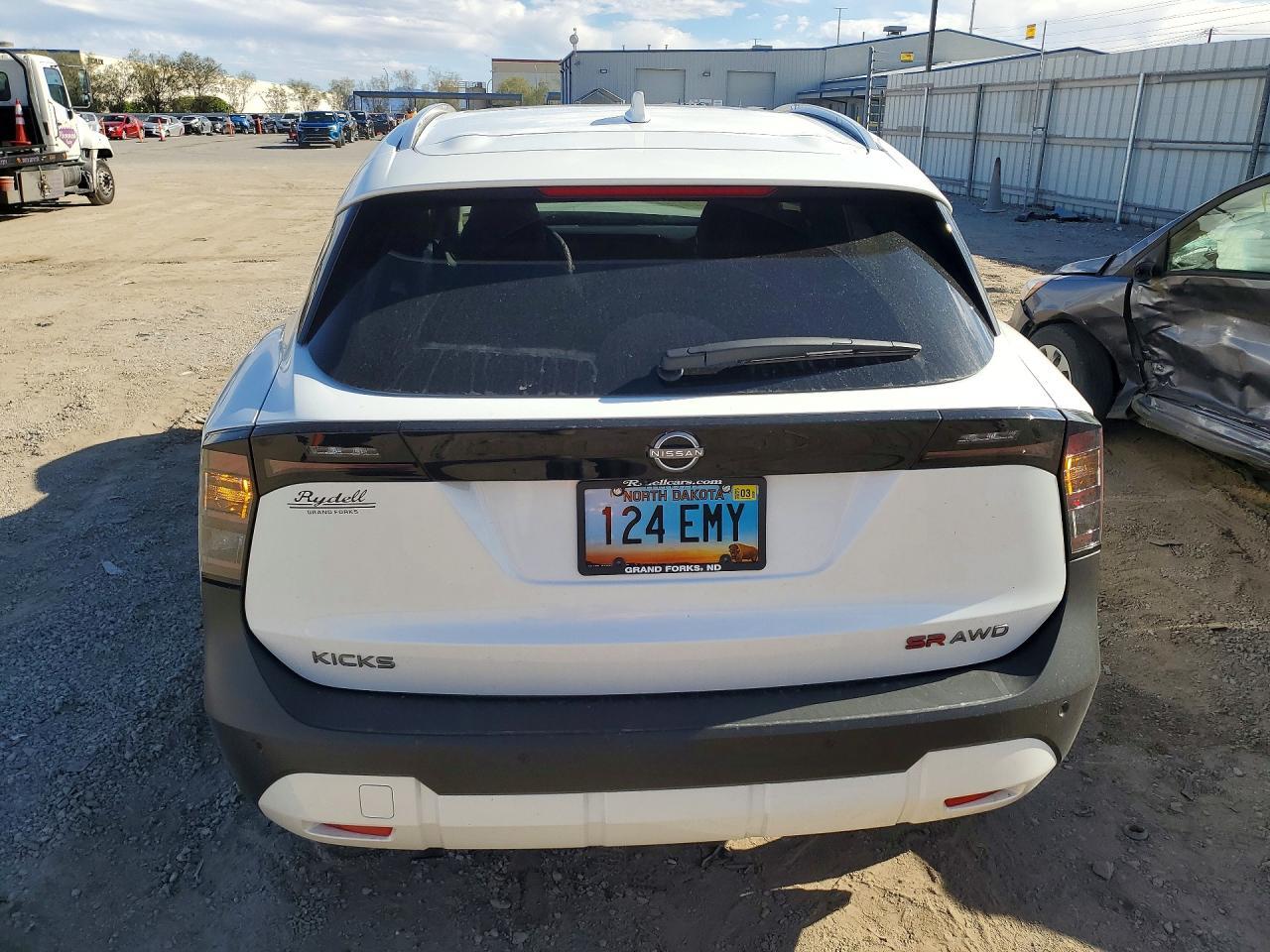 2025 Nissan Kicks Sr - zdjęcie 6