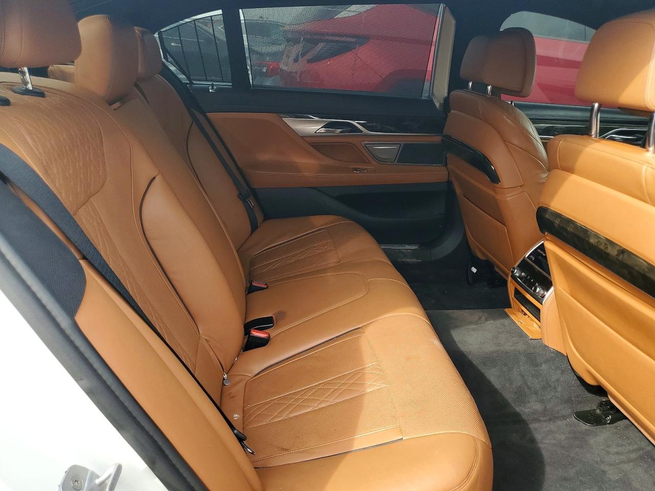 2016 BMW 740 I - zdjęcie 10