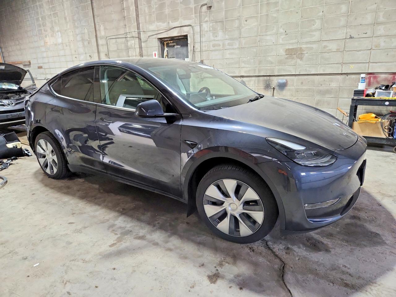 2024 Tesla Model Y - zdjęcie 4