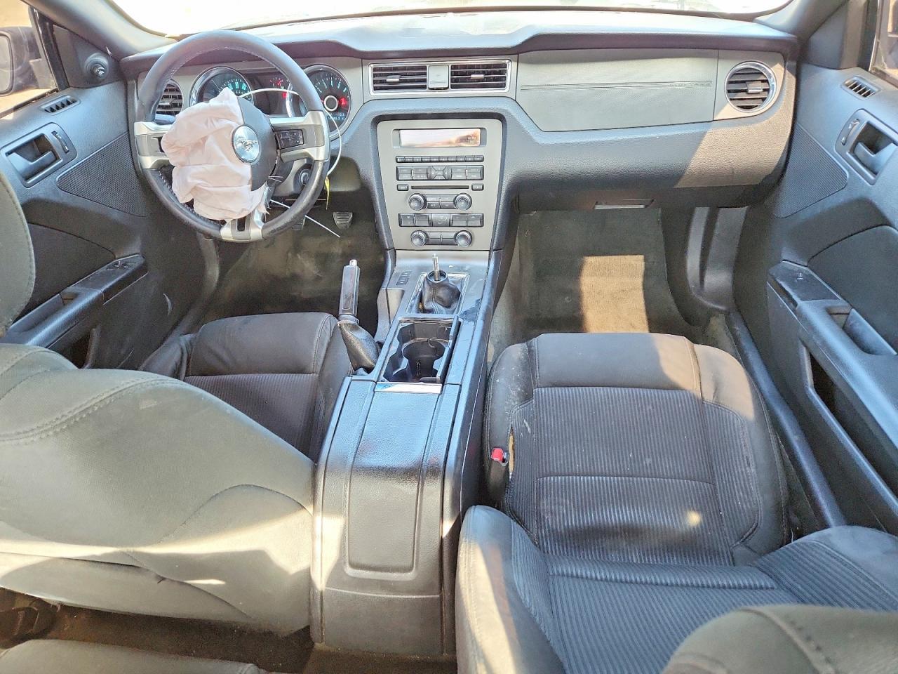 2014 Ford Mustang - zdjęcie 8