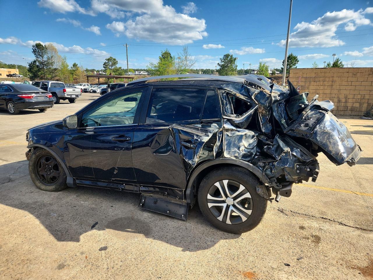 2018 Toyota Rav4 Le - zdjęcie 2