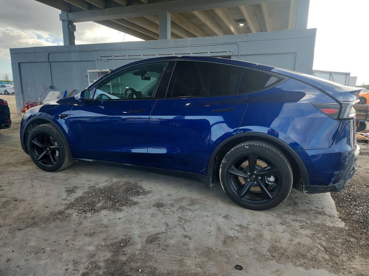 2026 Tesla Model Y - zdjęcie 2