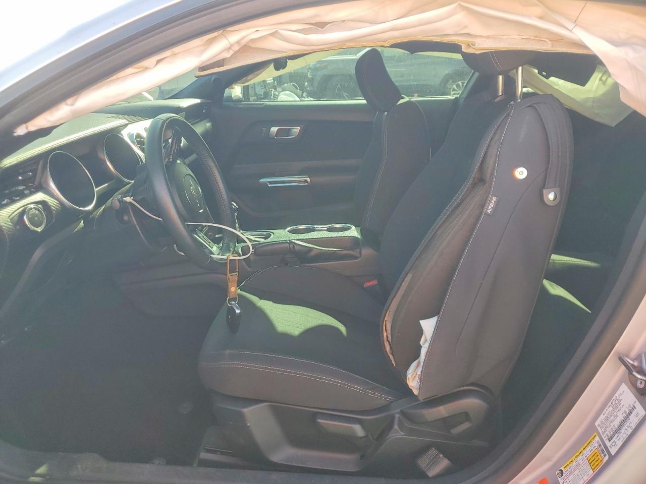 2019 Ford Mustang - zdjęcie 7
