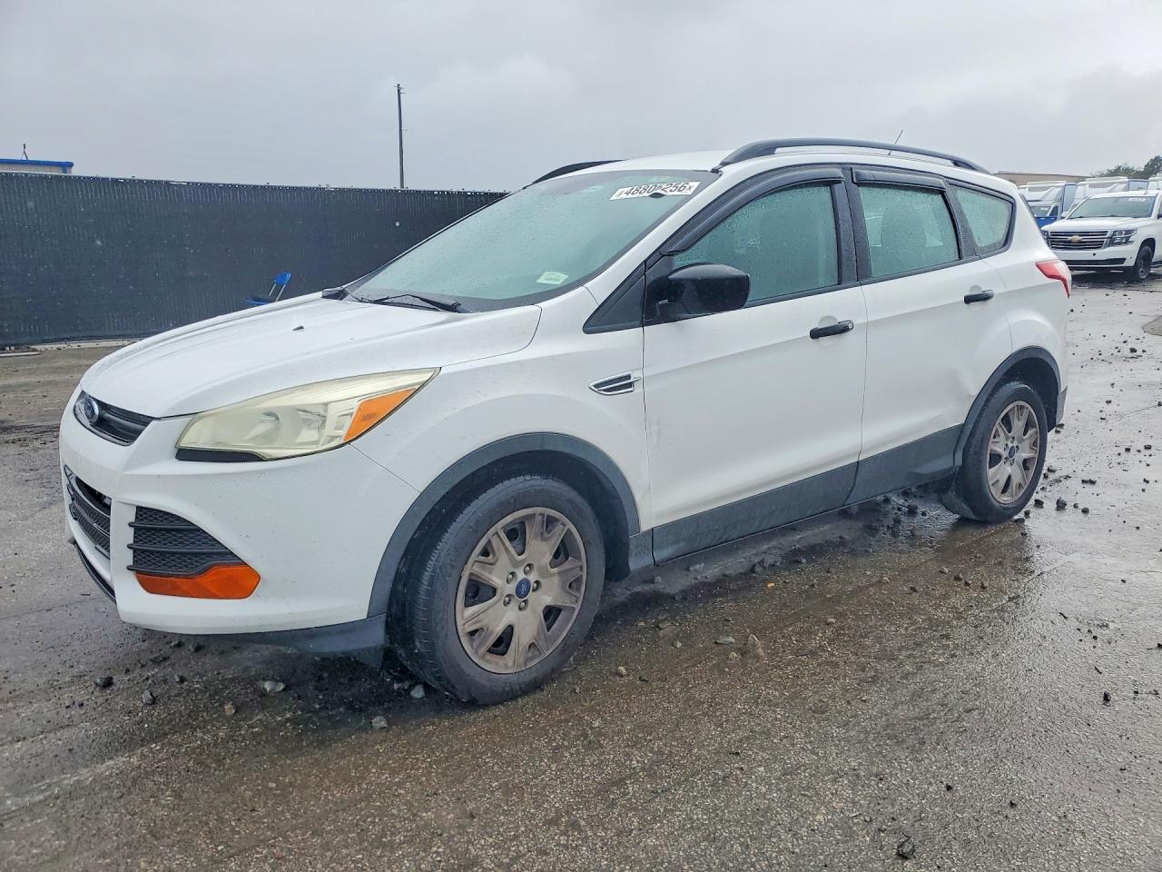 2015 Ford Escape S - zdjęcie główne