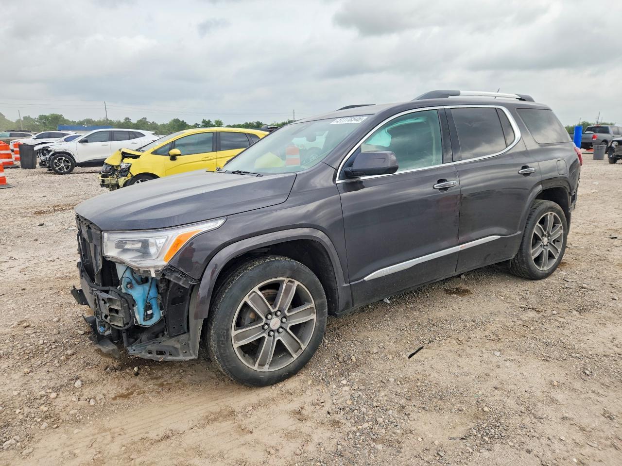 2017 GMC Acadia Denali - zdjęcie główne
