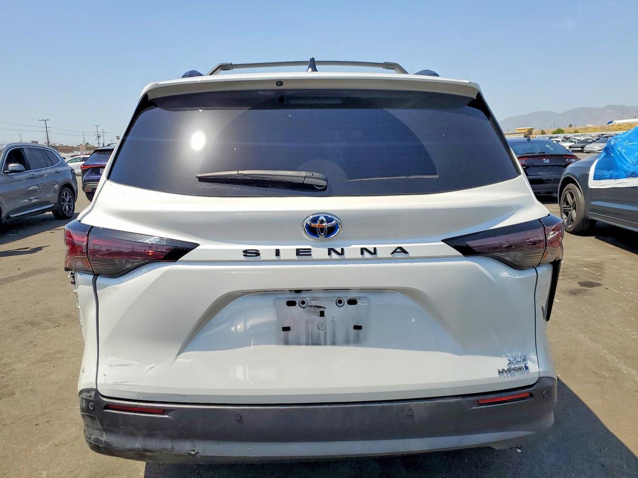 2024 Toyota Sienna Xle - zdjęcie 6
