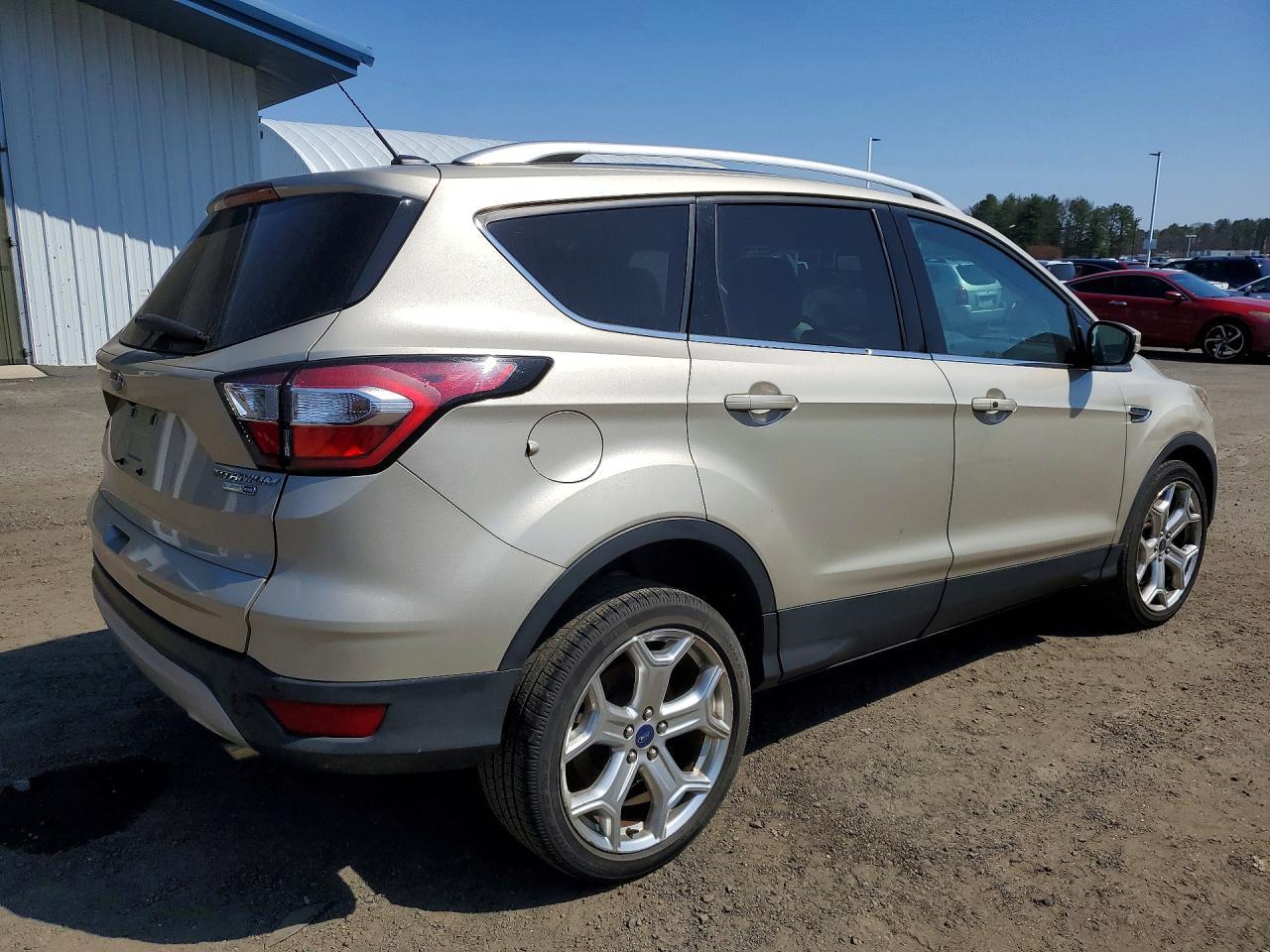 2017 Ford Escape Titanium - zdjęcie 3