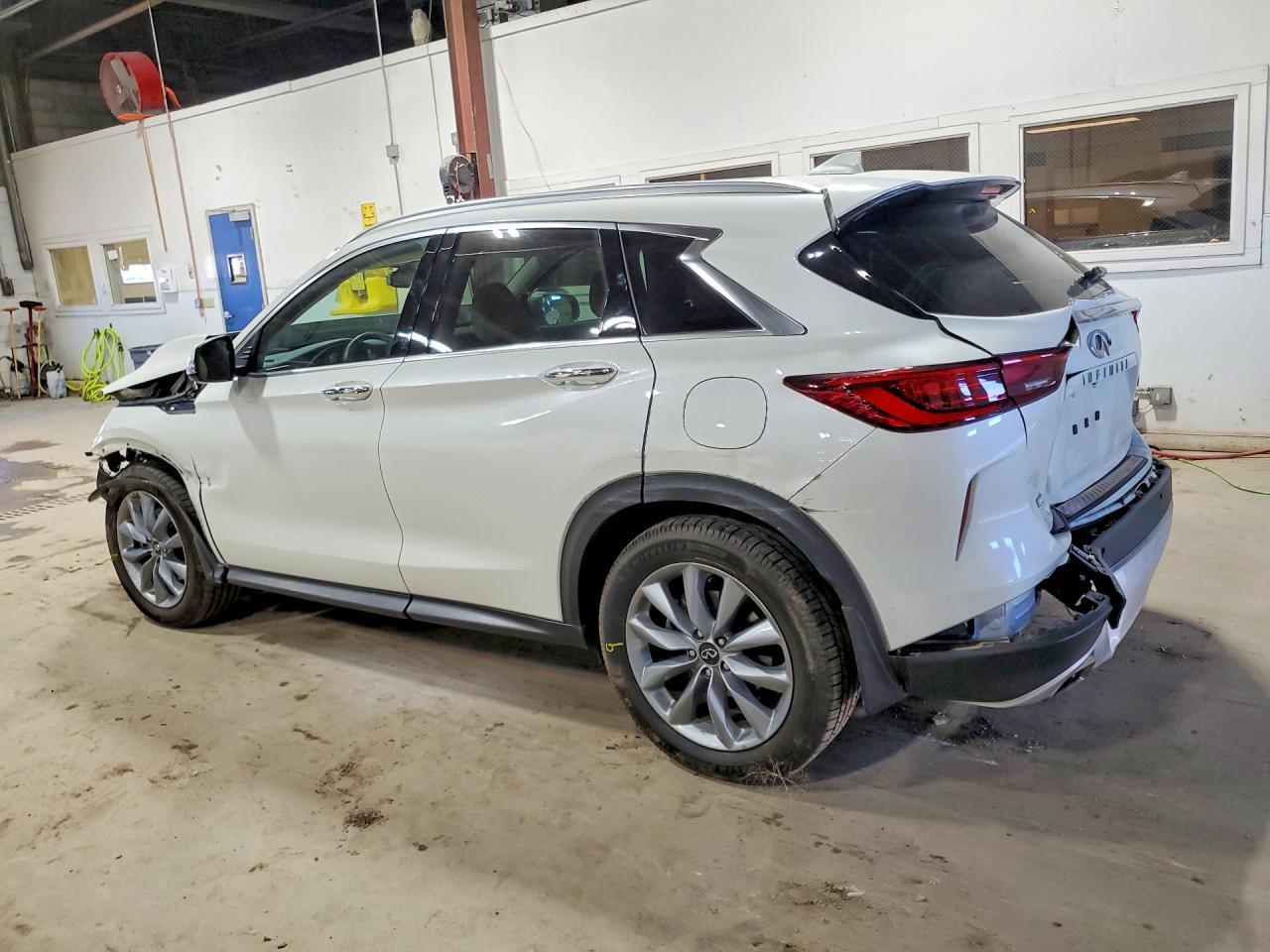 2022 Infiniti Qx50 Essential - zdjęcie 2