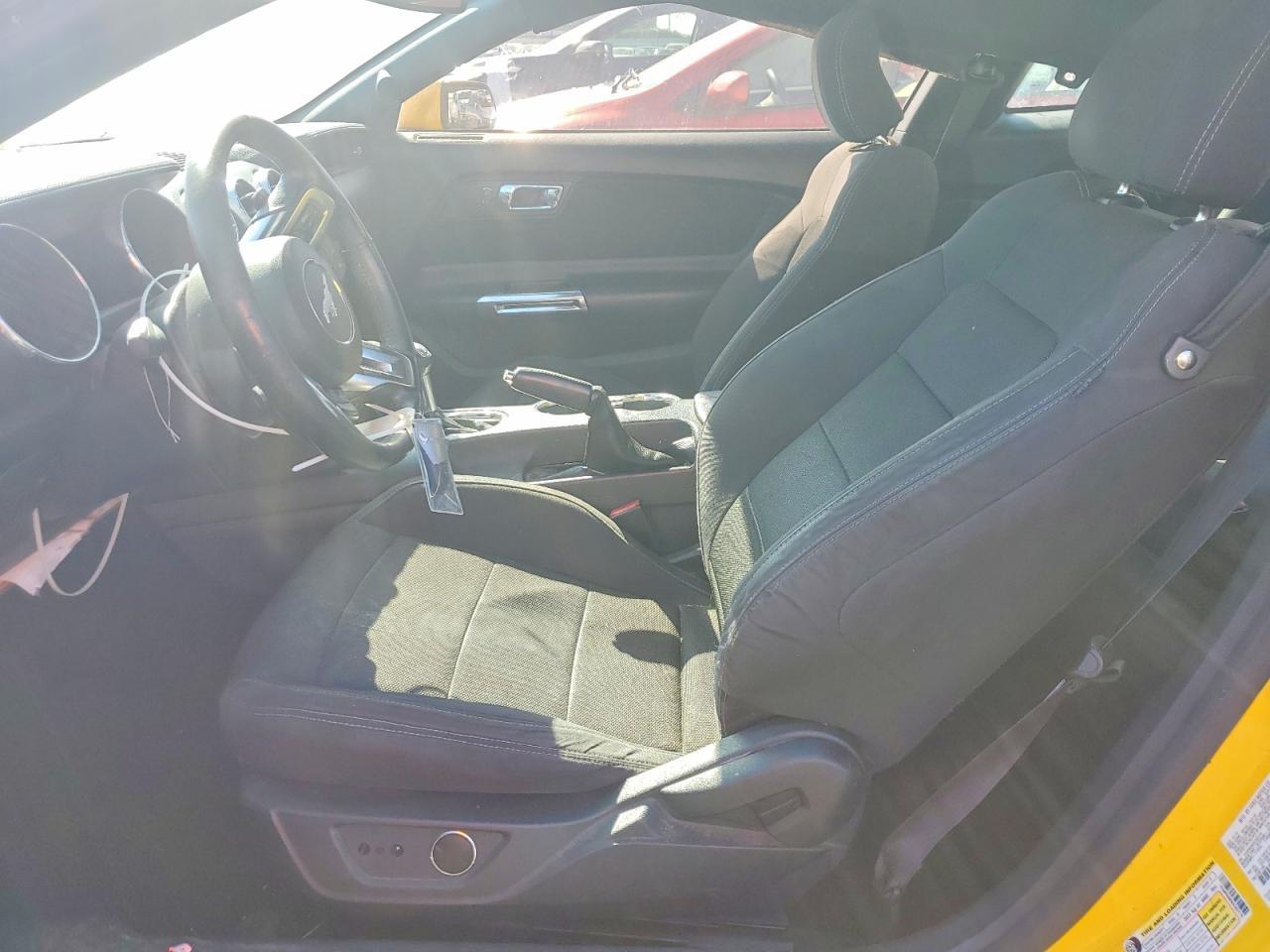 2016 Ford Mustang - zdjęcie 7