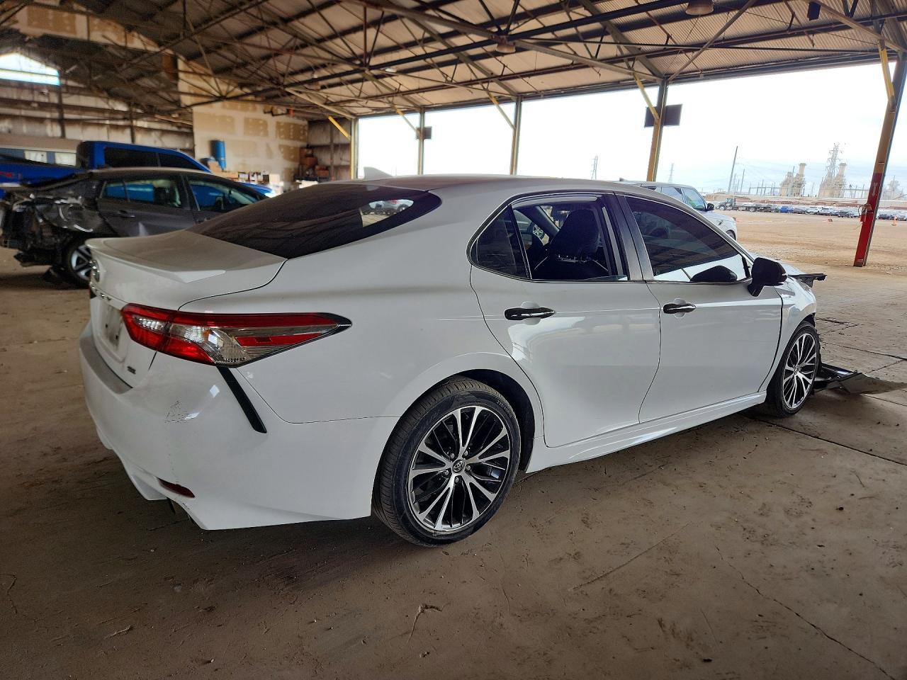 2020 Toyota Camry Se - zdjęcie 3
