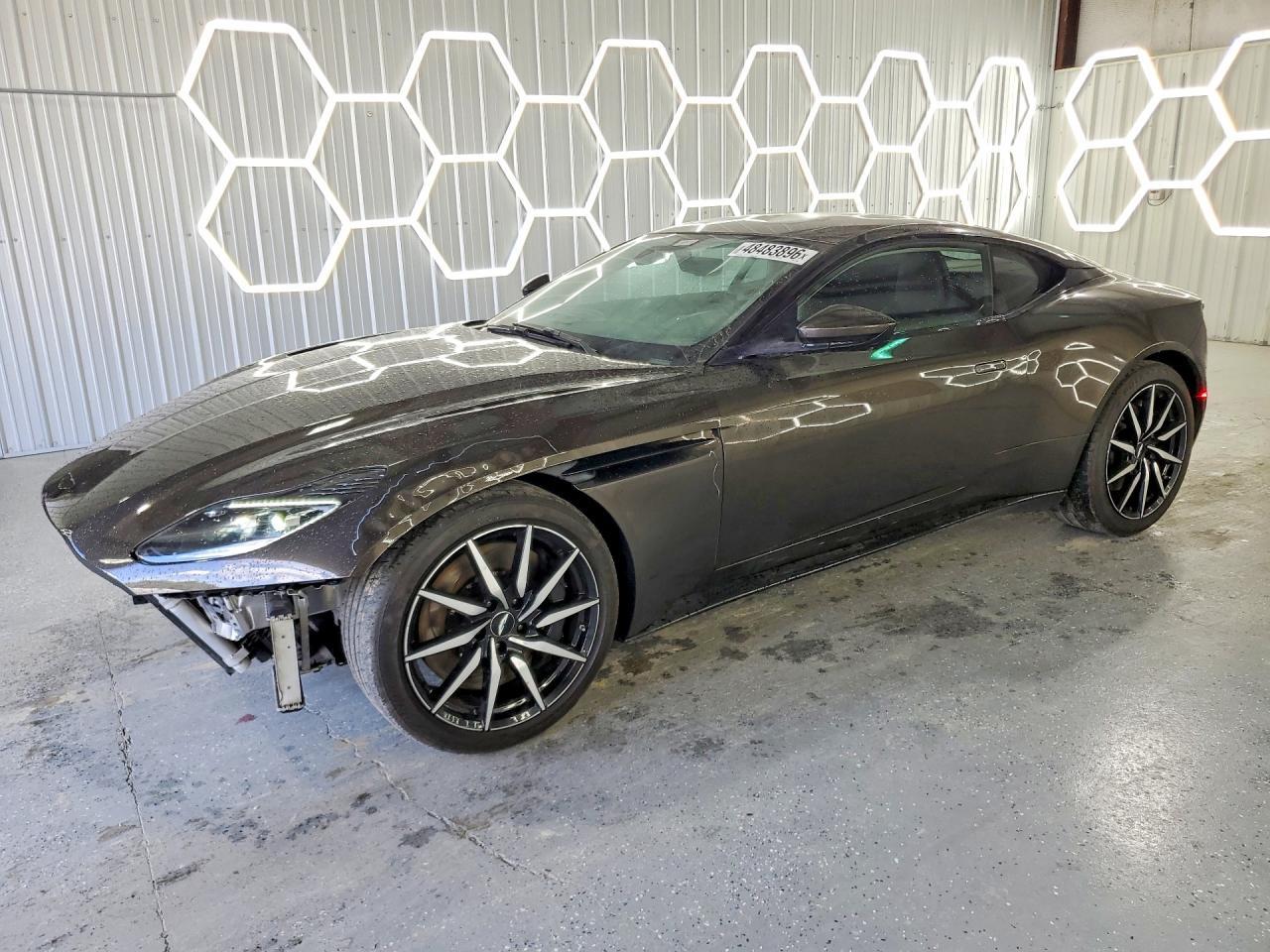 2017 Aston Martin Db11 - zdjęcie główne