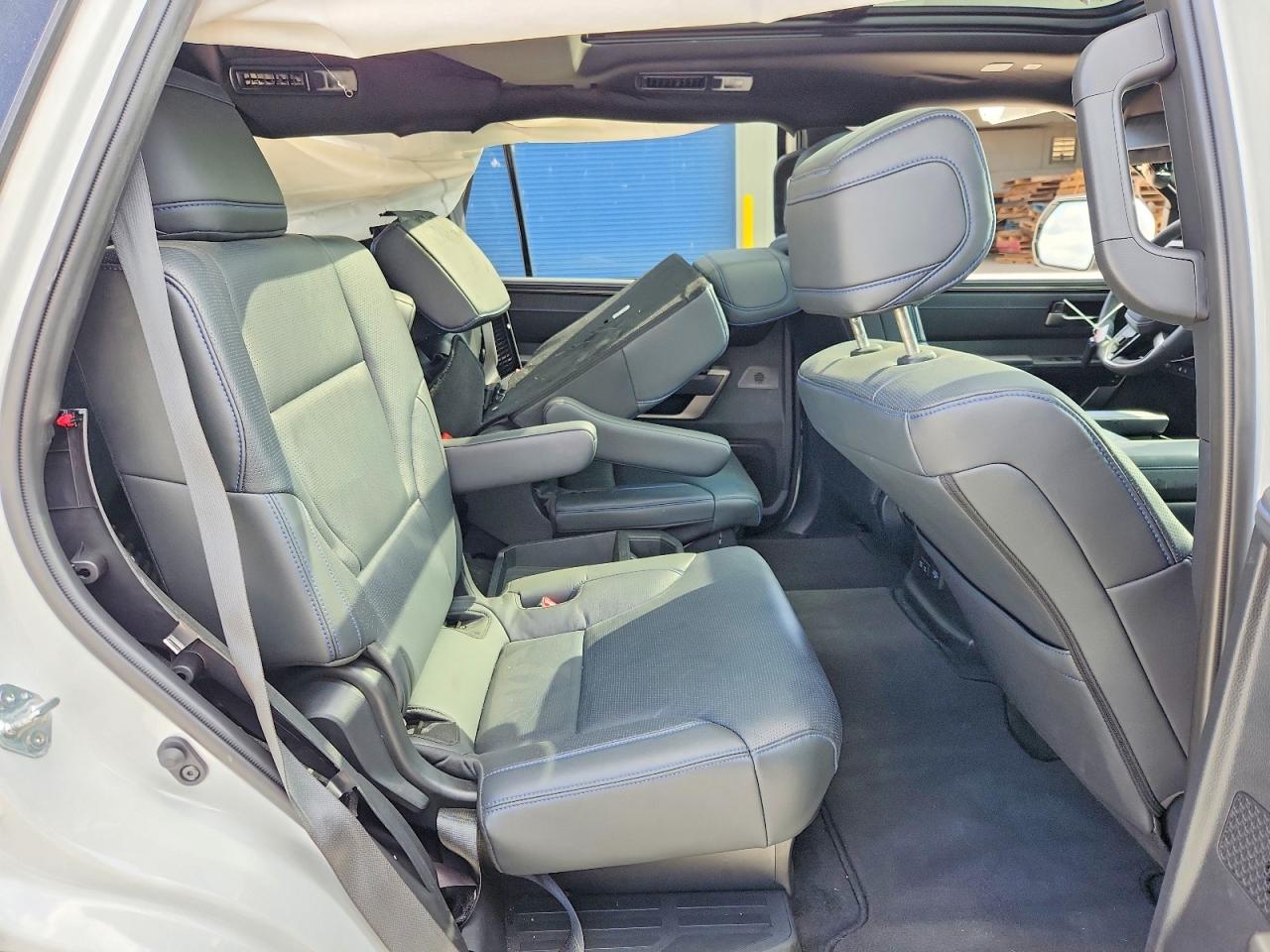 2026 Toyota Sequoia Platinum - zdjęcie 11