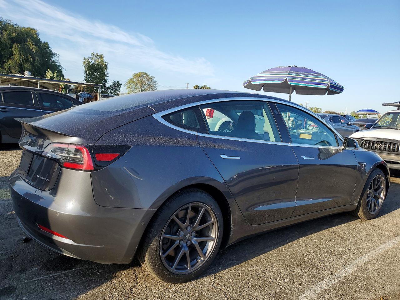 2018 Tesla Model 3 - zdjęcie 3