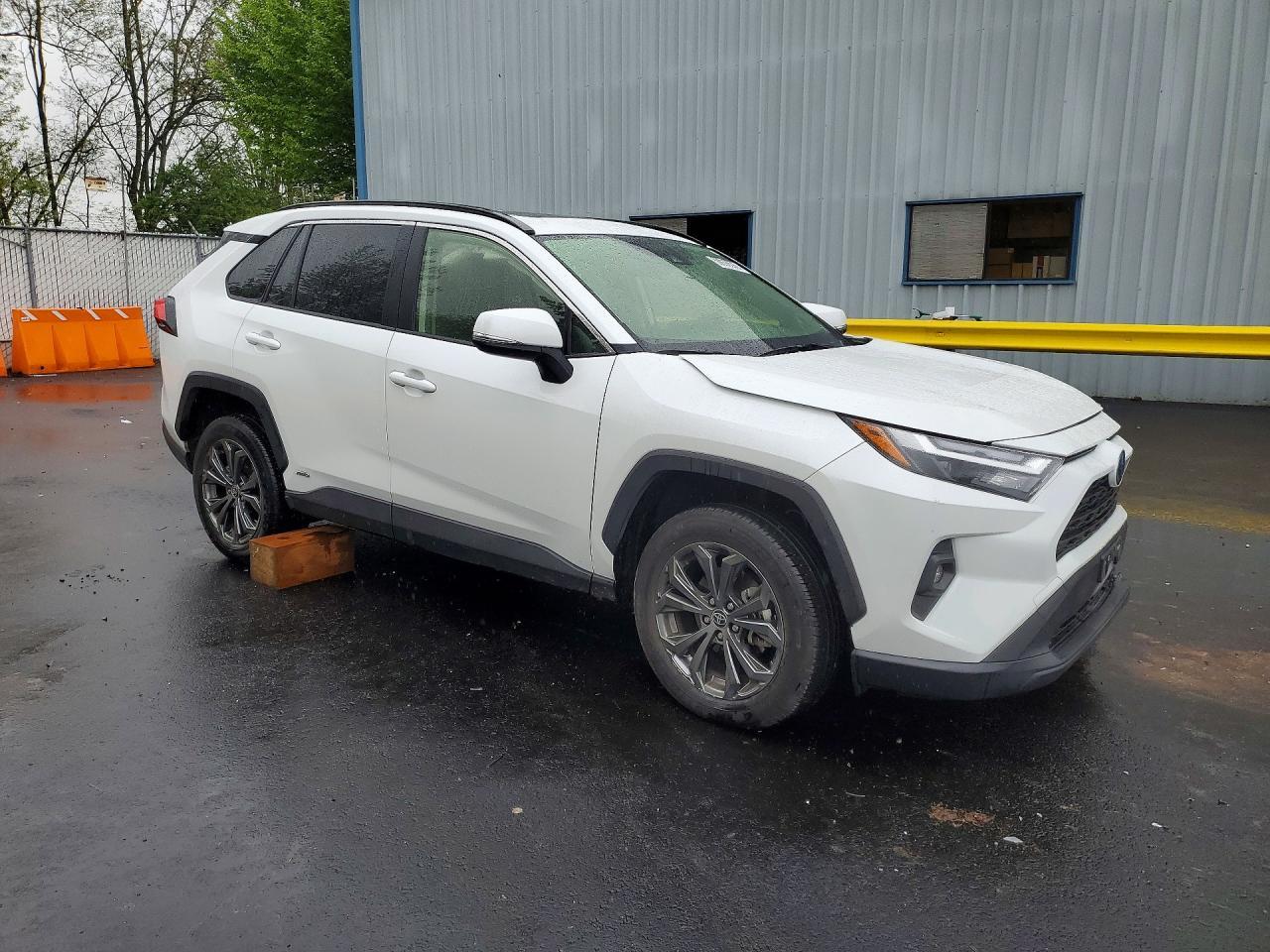 2023 Toyota Rav4 Xle Premium - zdjęcie 4