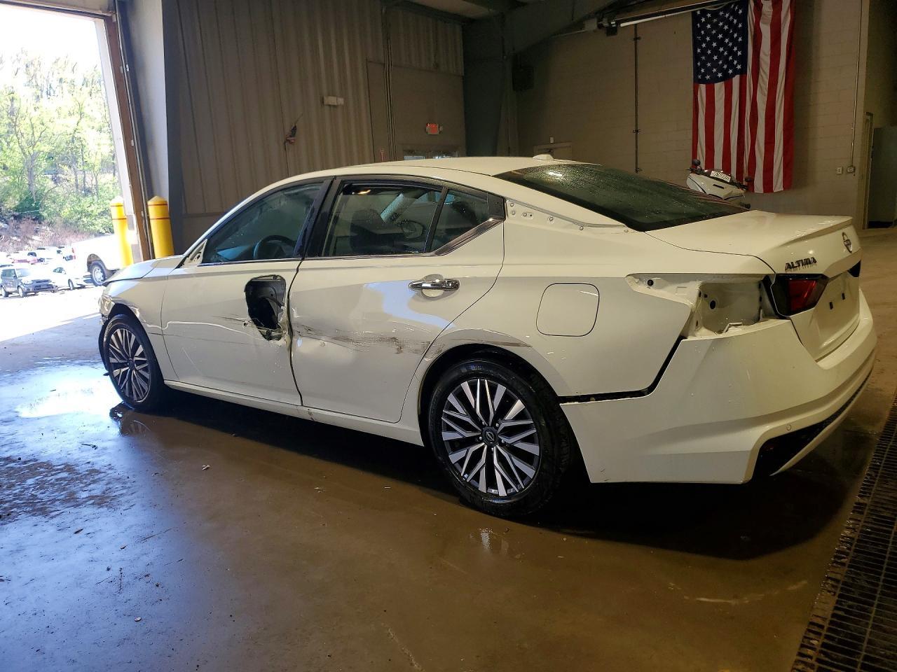 2025 Nissan Altima Sv - zdjęcie 2