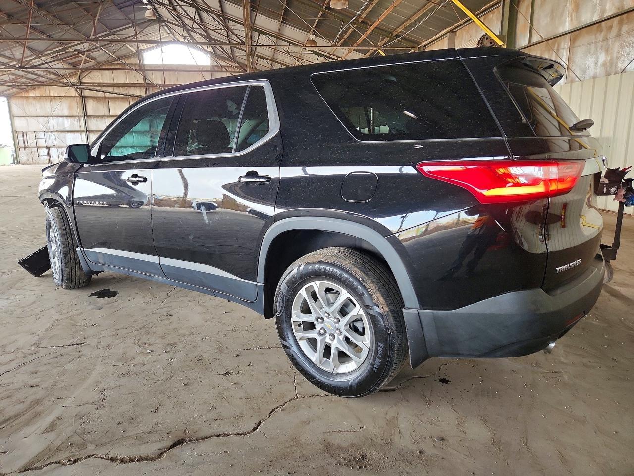 2021 Chevrolet Traverse Ls - zdjęcie 2