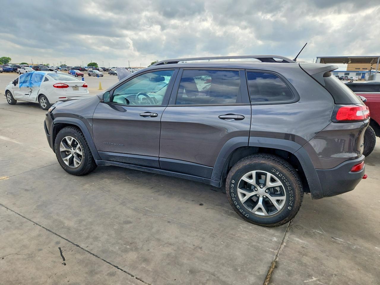 2015 Jeep Cherokee Trailhawk - zdjęcie 2