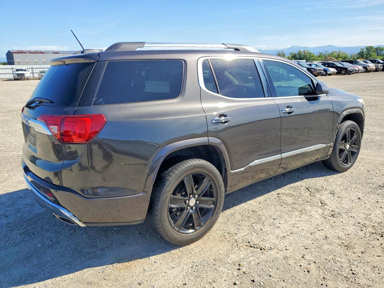 2017 GMC Acadia Denali - zdjęcie 3