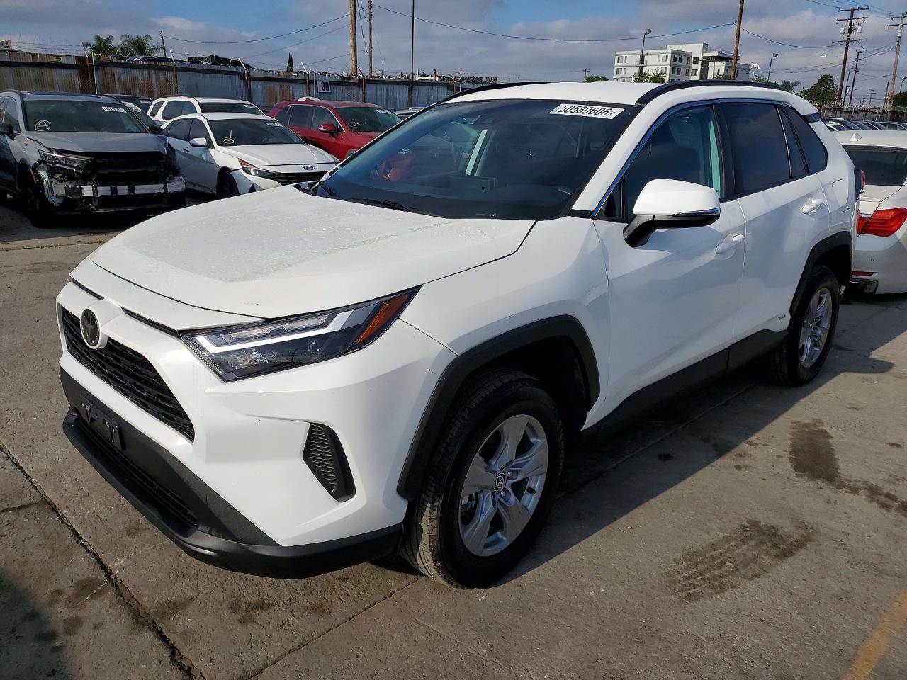 2025 Toyota Rav4 Hybrid Le - zdjęcie główne