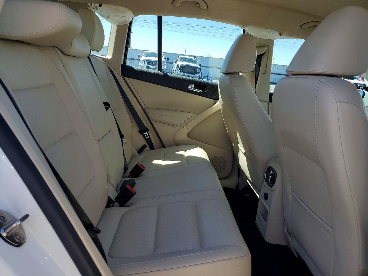 2017 Volkswagen Tiguan S - zdjęcie 11