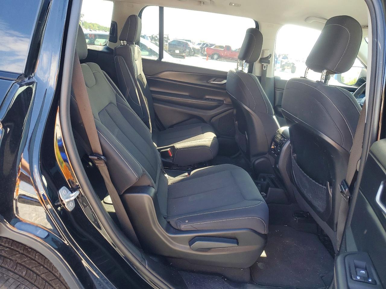 2023 Jeep Grand Cherokee L Laredo - zdjęcie 11