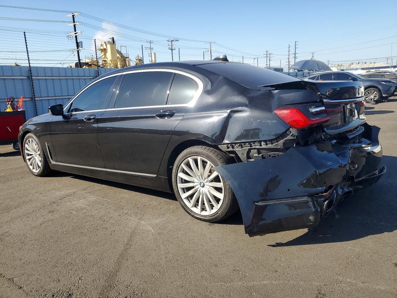 2020 BMW 740 I - zdjęcie 2