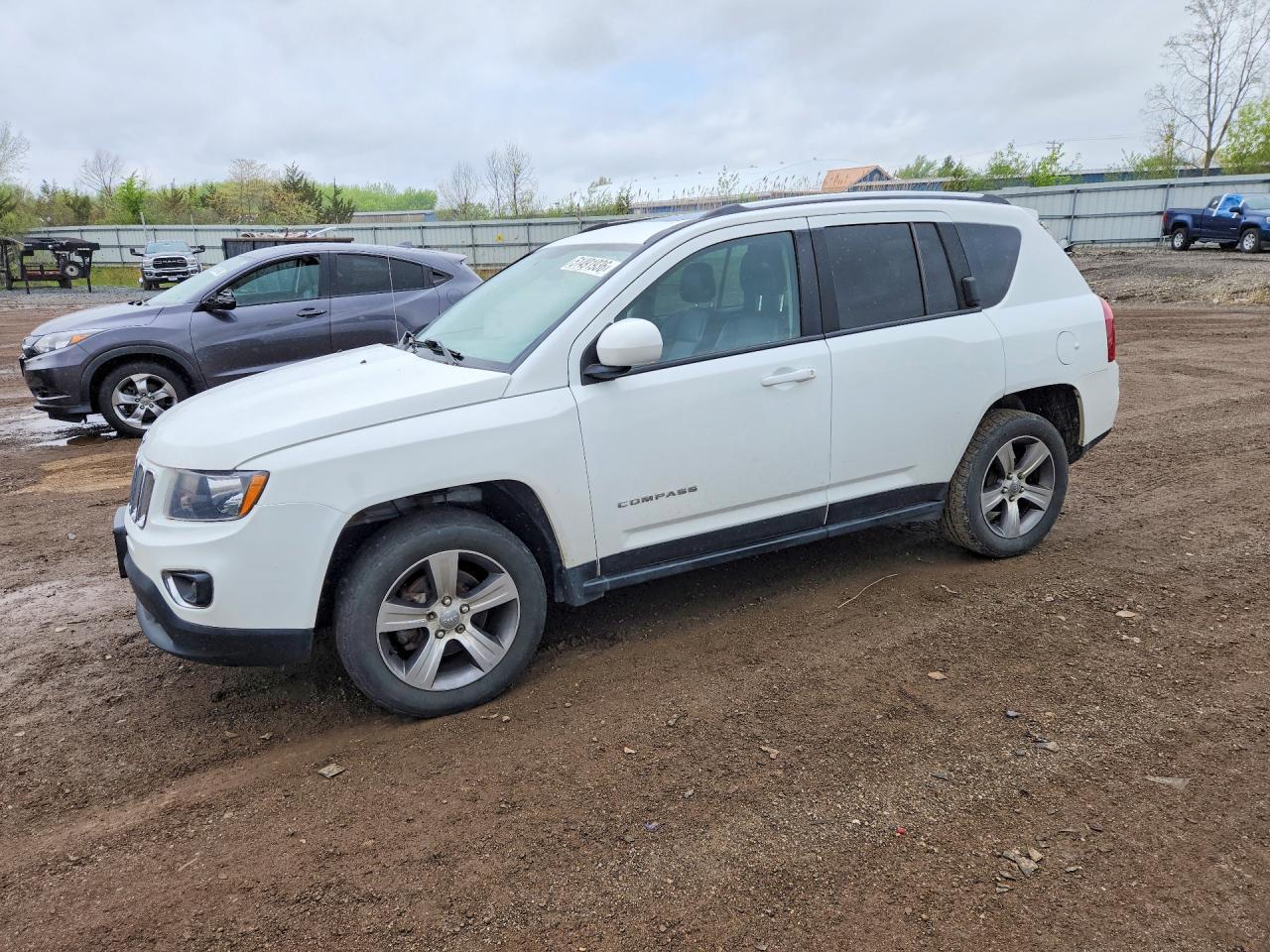 2016 Jeep Compass Latitude - zdjęcie główne