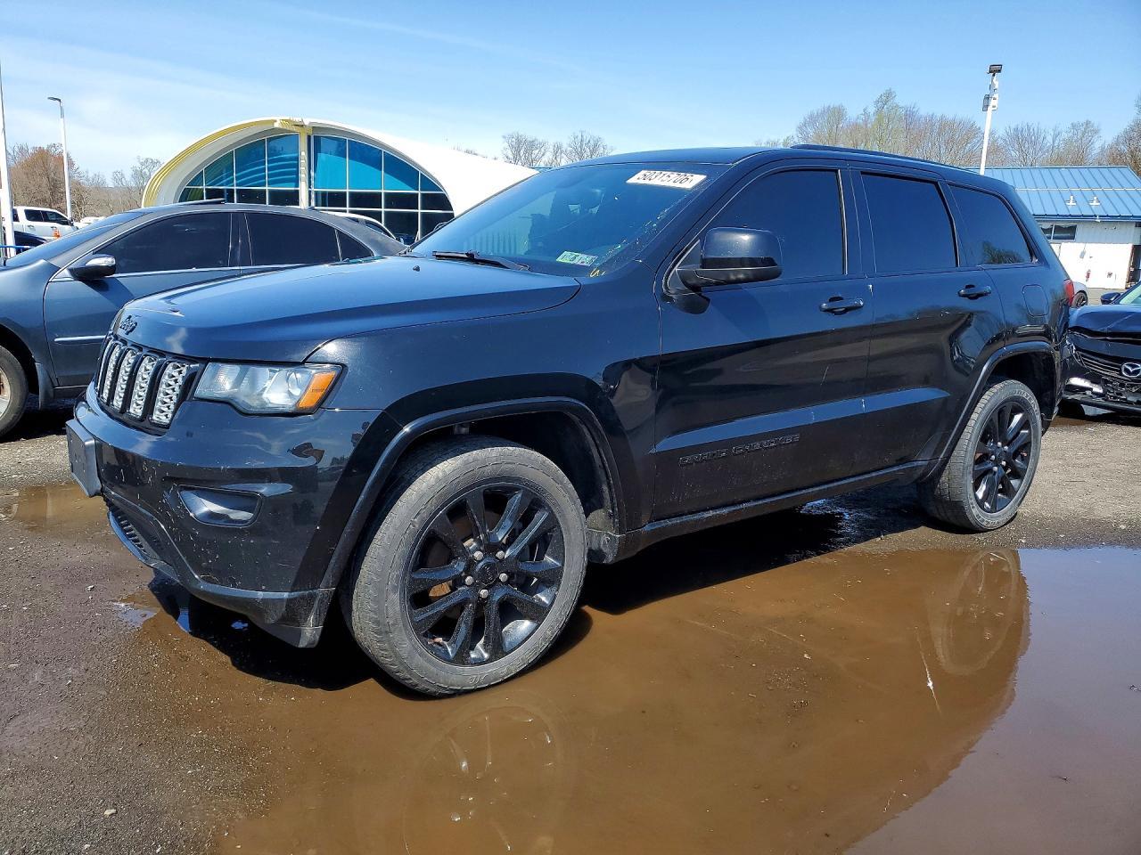 2018 Jeep Grand Cherokee Laredo - zdjęcie główne
