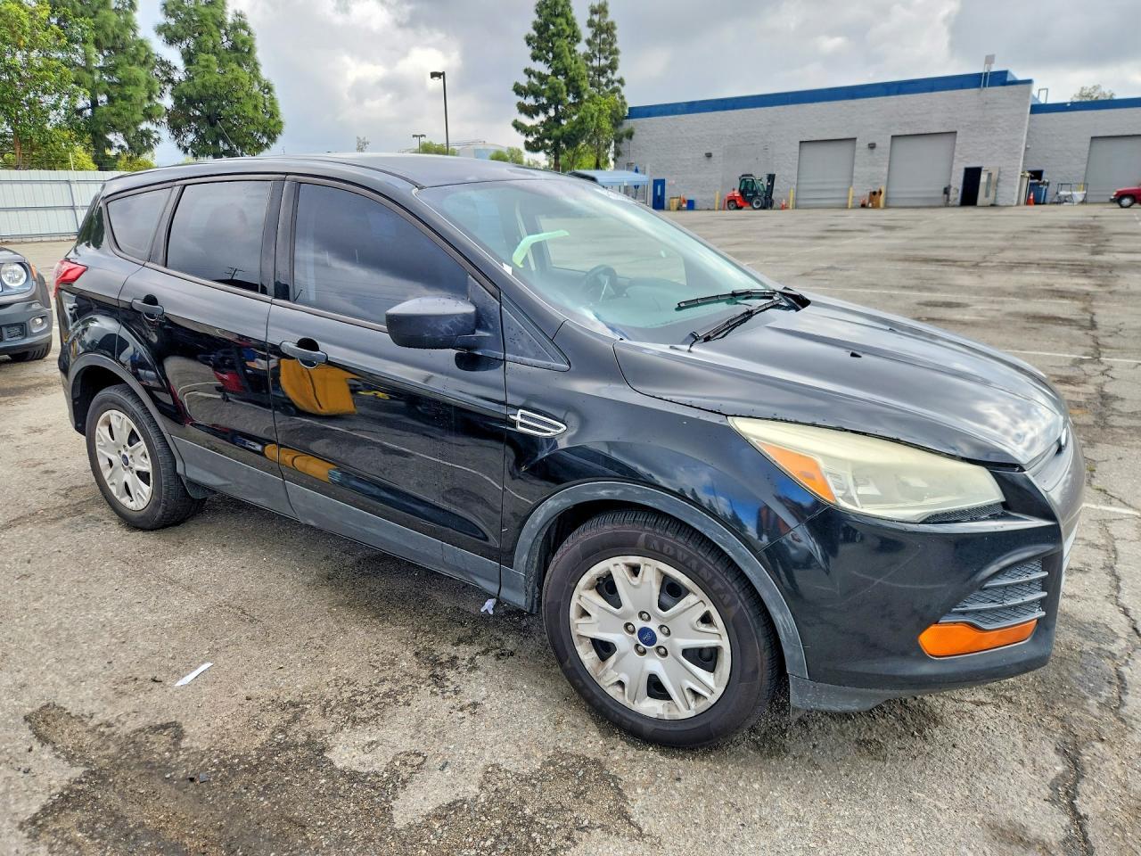 2014 Ford Escape S - zdjęcie 4