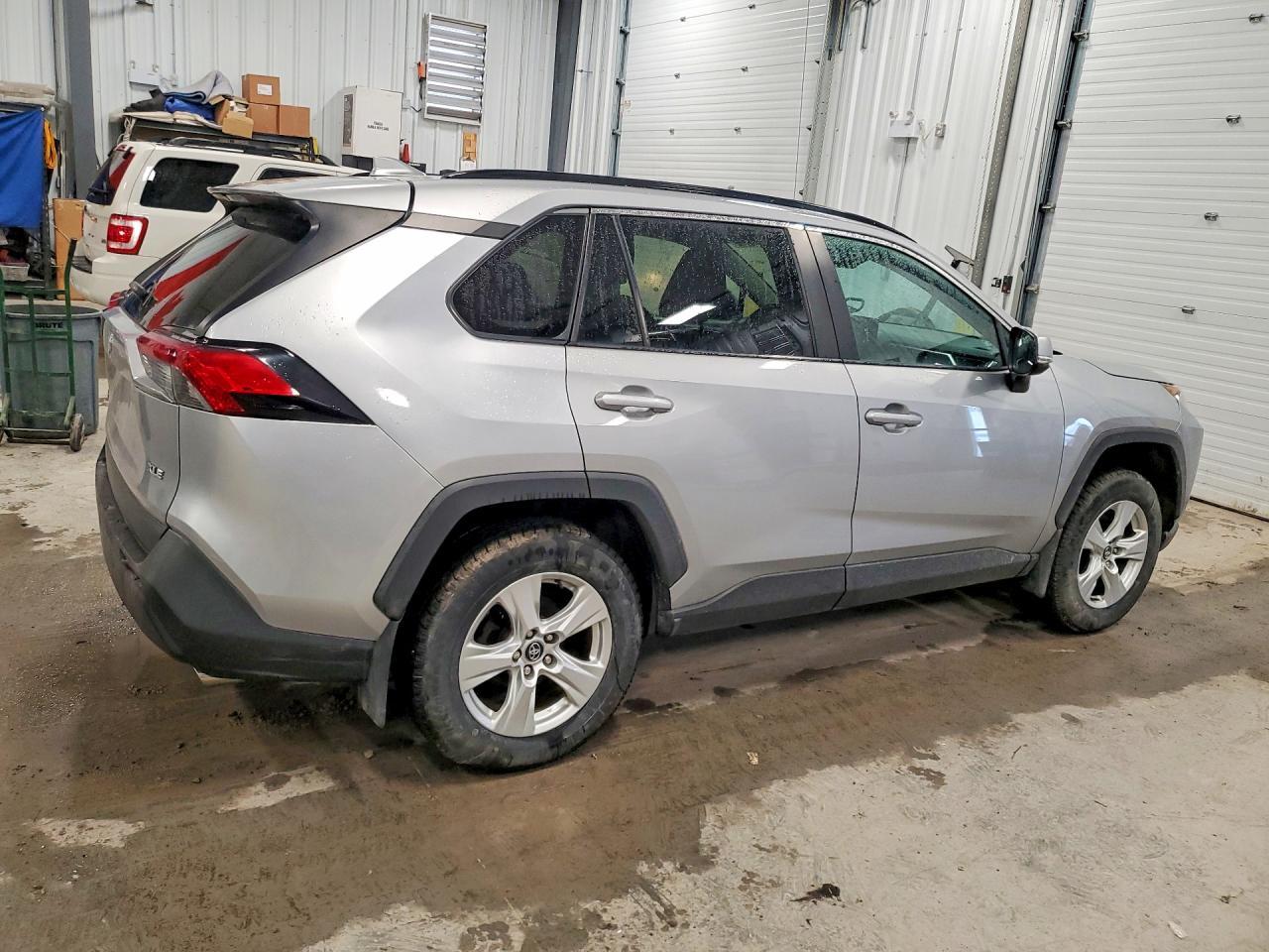 2019 Toyota Rav4 Xle - zdjęcie 3