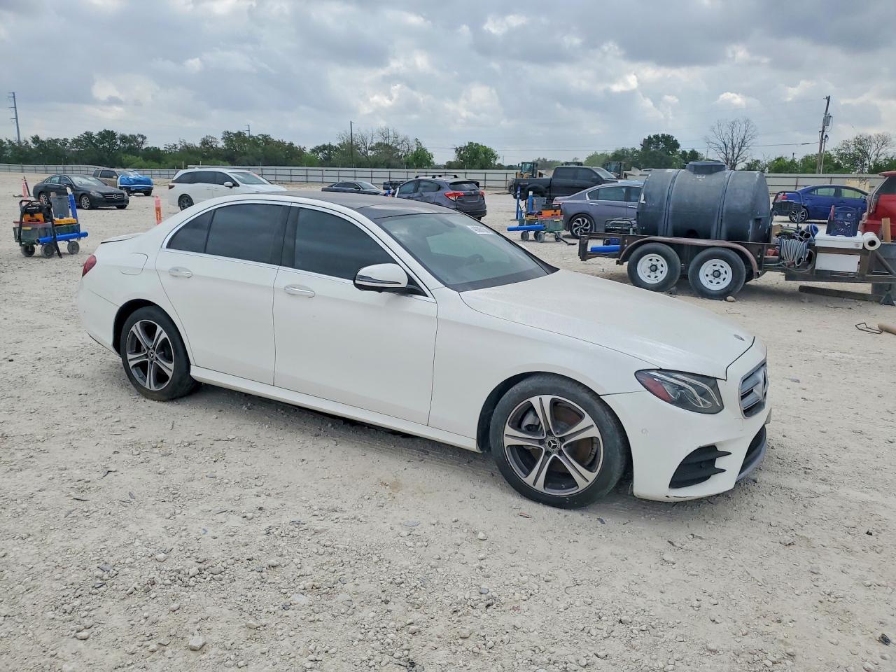 2019 Mercedes-Benz E 300 - zdjęcie 4