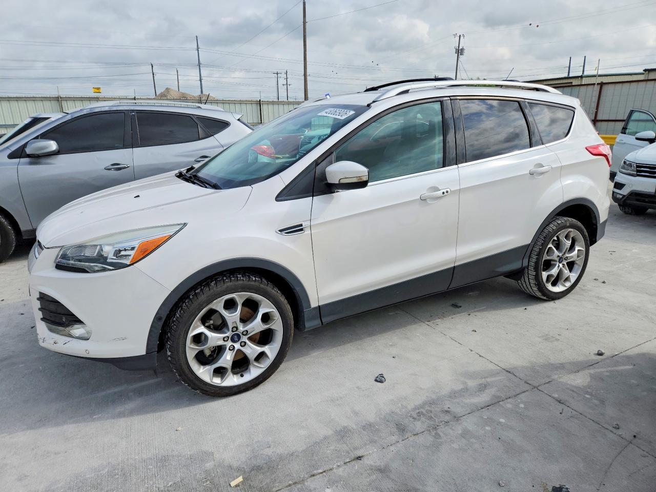 2016 Ford Escape Titanium - zdjęcie główne