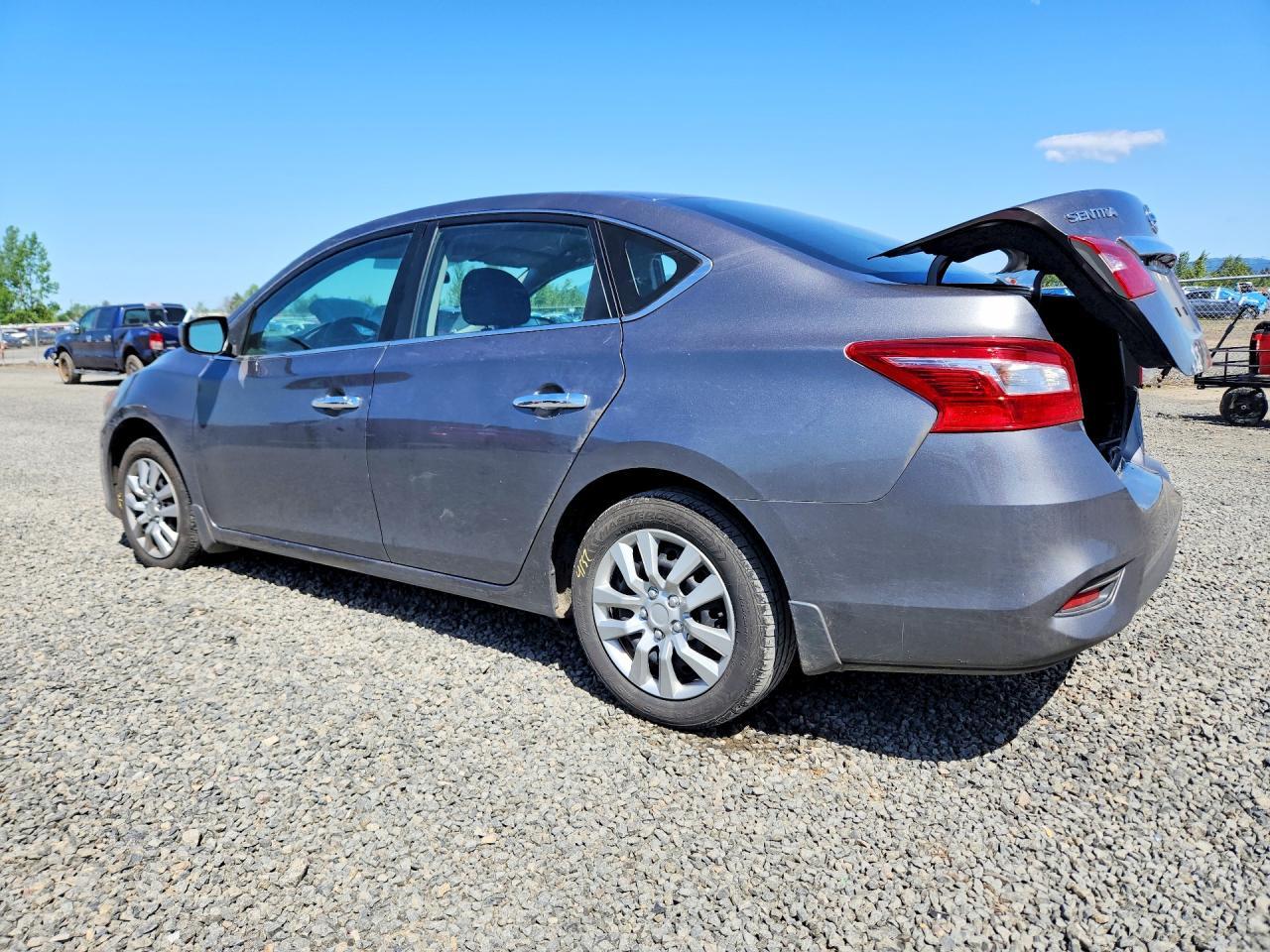 2019 Nissan Sentra S - zdjęcie 2