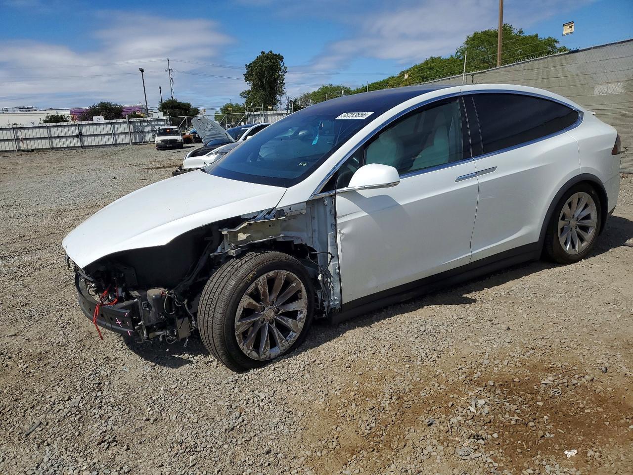 2020 Tesla Model X - zdjęcie główne